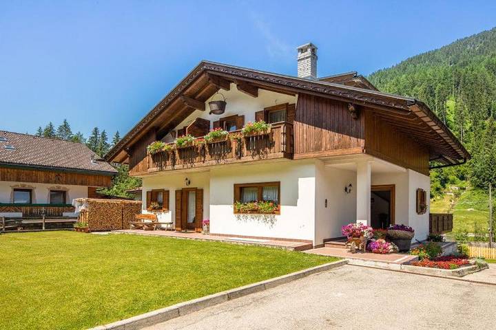 Location de vacances pour 3 personnes, avec Balcon et Terrasse ainsi que Jardin et Vue à Santo Stefano di Cadore