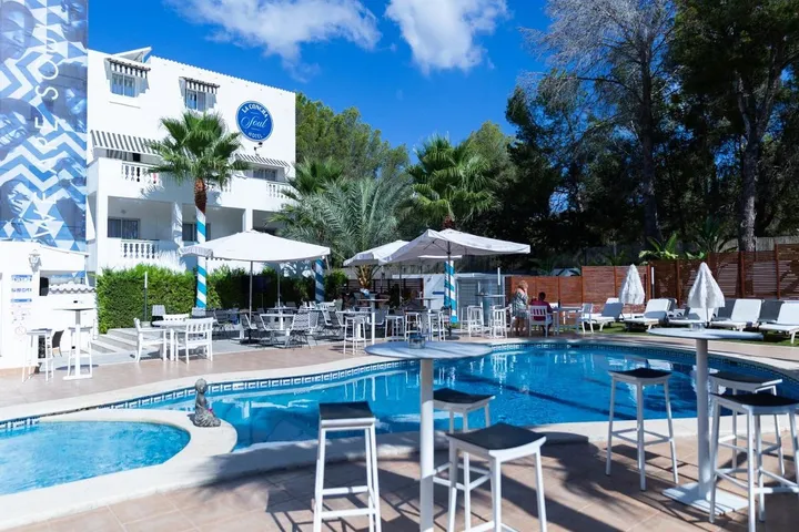 Hotel para 2 personas, con balcón y piscina - 1