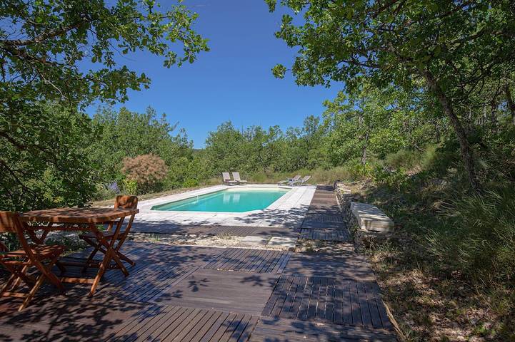 Gîte pour 4 personnes, avec jardin et piscine à Saint-Martin-de-Castillon