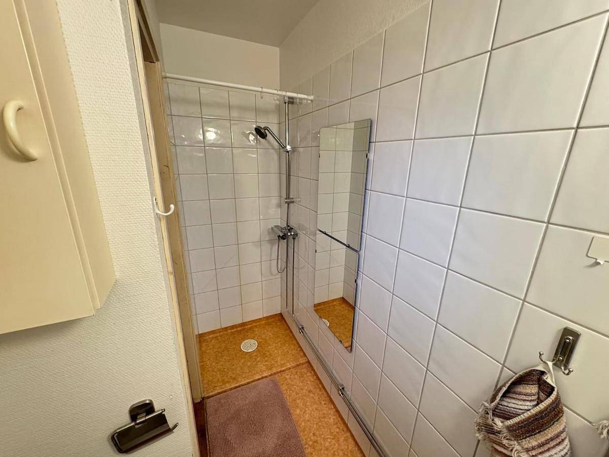 Appartement entier, Cozy mini villa close to city center Free parking in Västeras, Västmanland