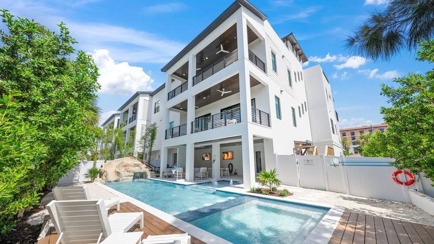 Vacation rental for 18 people, with terrace and pool, with pets in Clearwater