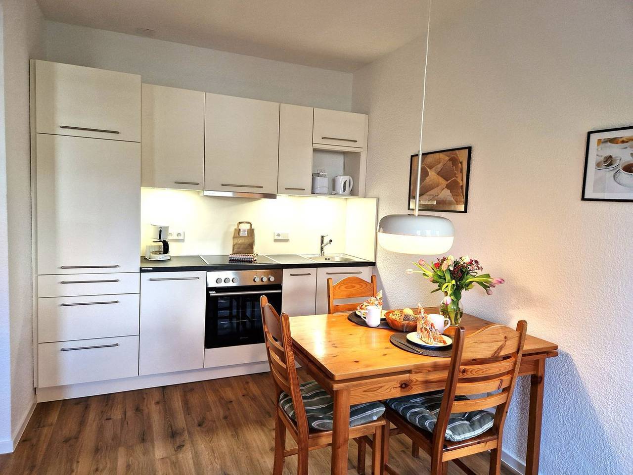 Ganze Wohnung, Große Ferienwohnung in zentraler Lage von Norddeich in Strand Norddeich, Norddeich