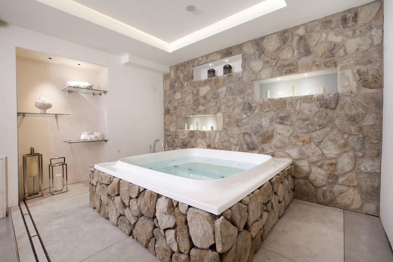 Amore Rentals - Villa Ebe con Giardino Privato, Vasca Idromassaggio e Mini Piscina in Sorrento, Sorrento Coast