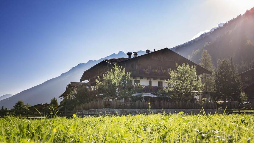 Ferienwohnung für 6 Personen, mit Whirlpool und Garten sowie Terrasse und Sauna im Stubaital - 2