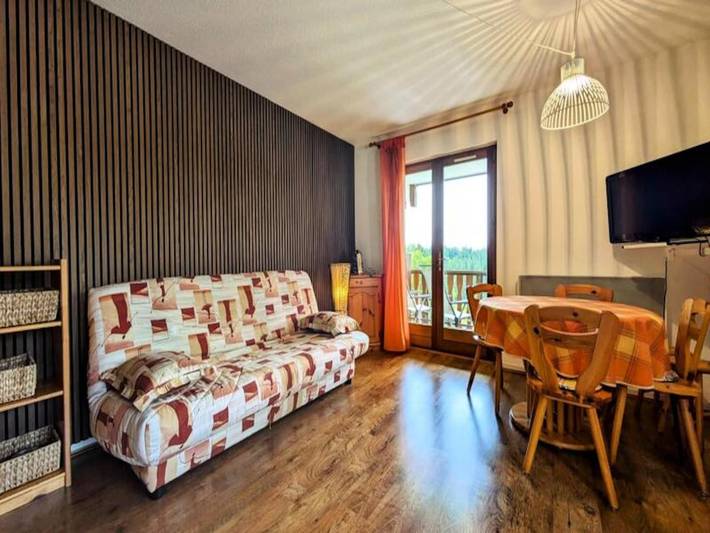 Gîte pour 4 personnes, avec terrasse, adapté aux familles dans Le Revard - 4