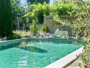 Gîte pour 4 personnes, avec piscine et terrasse à Oppède