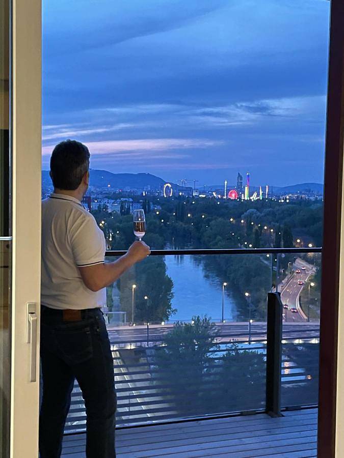 Ferienwohnung für 5 Personen, mit Ausblick und Pool sowie Garten in Wien
