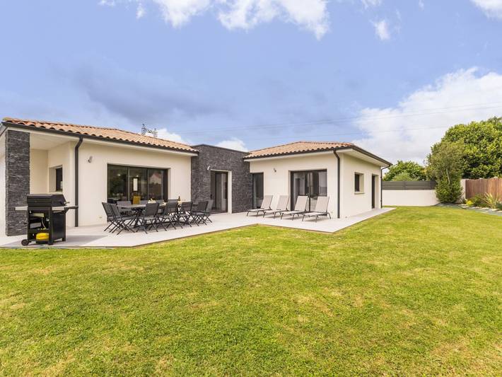 Gîte pour 12 personnes, avec Jacuzzi ainsi que Terrasse et Jardin à La Haie-Fouassière