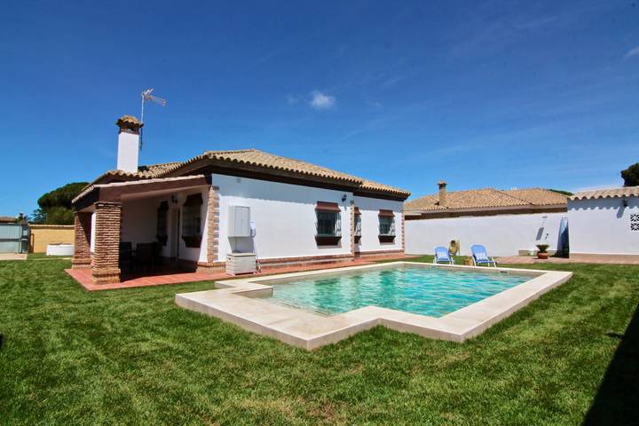 Maison de campagne pour 9 personnes, avec jardin, animaux acceptés à Chiclana de la Frontera