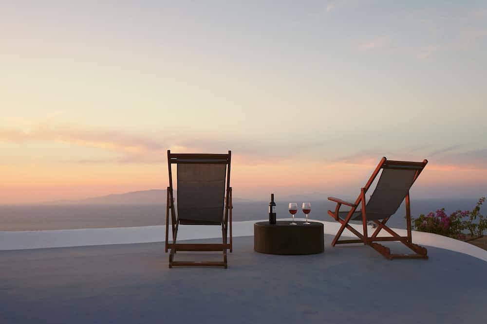 The Red Winehouse | Old winery converted into a stylish villa | close to Oia in Finikia, Santorin