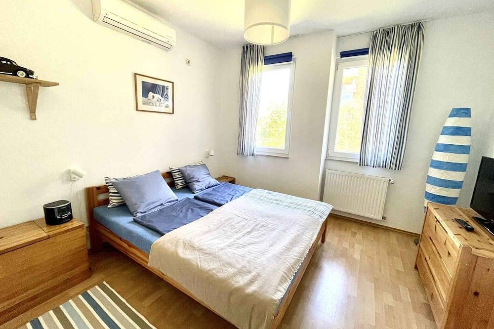 Ganze Wohnung, Ferienwohnung direkt am Strand mit Klimaanlage, direkt neben dem Wellness- und Thermalbad in Szabadifürdő, Siofok
