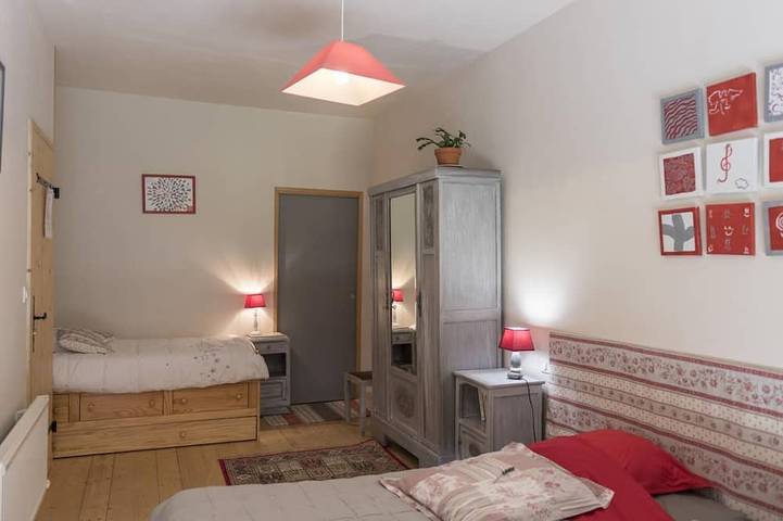 Gîte pour 10 personnes, avec piscine ainsi que balcon et jardin à Souvigny - 3