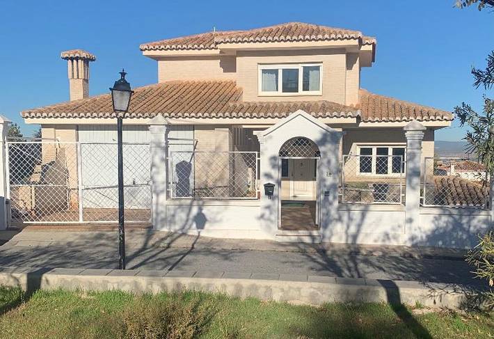 Casa rural para 18 personas, con piscina además de jardín y vistas en La Zubia - 2