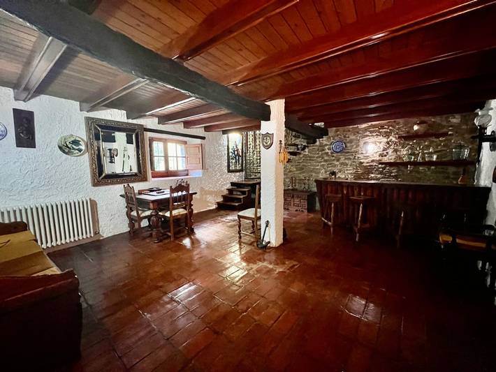 Chalet para 10 personas, con piscina además de jardín y jacuzzi, Se admiten mascotas en Garrotxa - 4