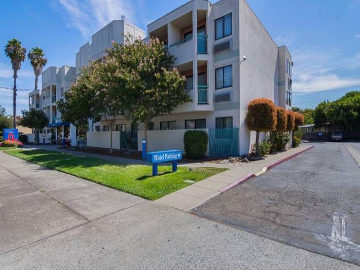 Ganze Wohnung, 1 Queensize-Bett | Mob Acc Ri Shwr Nsmk Micfridg in Concord (CA), Contra Costa County