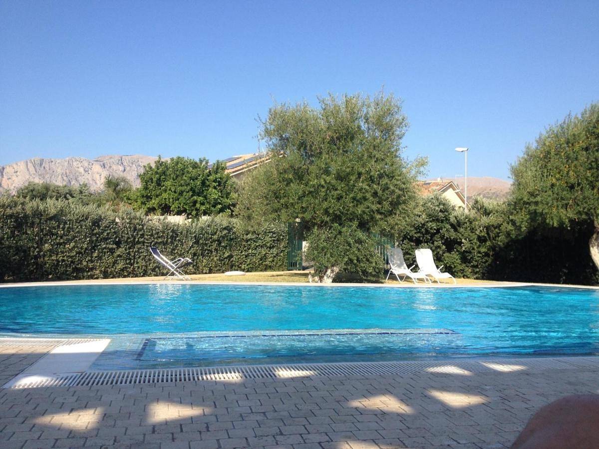 Deliziosa Villa a 500 metri dal mare con Piscina in Terrasini, Provincia di Palermo
