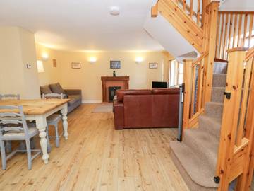 Log Cabin for 4 People in Llangollen, Denbighshire, Photo 4