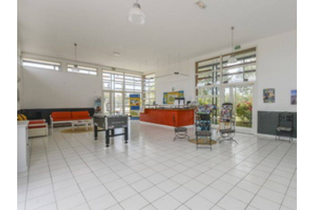 Appartement entier, Sun Hols Les Rives du Lac V4D8 in Saint-Saturnin-lès-Avignon, Vaucluse