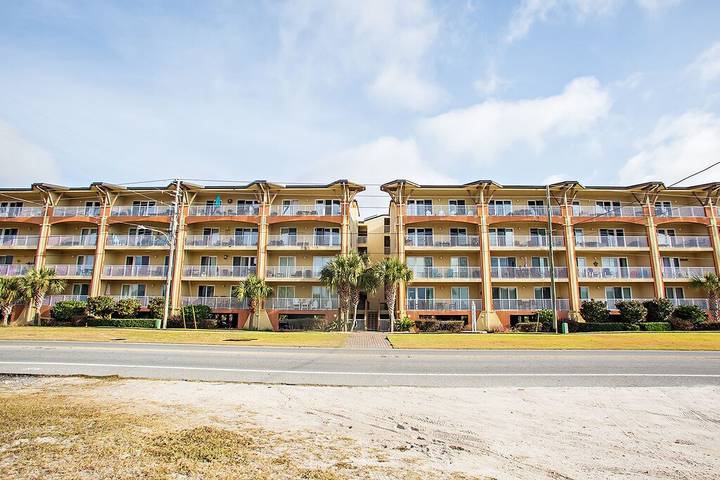 Vacation rental for 8 people, with sauna and balcony as well as hot tub and pool in Mexico Beach (FL)