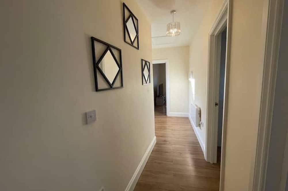Entire apartment, Luxurious 1 bedroom flat with free parking in Woking, Surrey