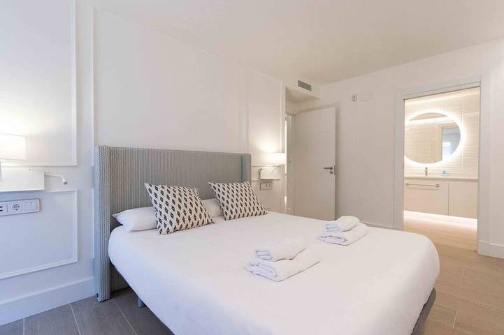 Appartamento intero, Brunet II | The Rentals Collection in Playa de la Concha, San Sebastian