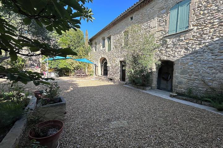 Gîte pour 9 personnes, avec Balcon ainsi que Jacuzzi et Jardin