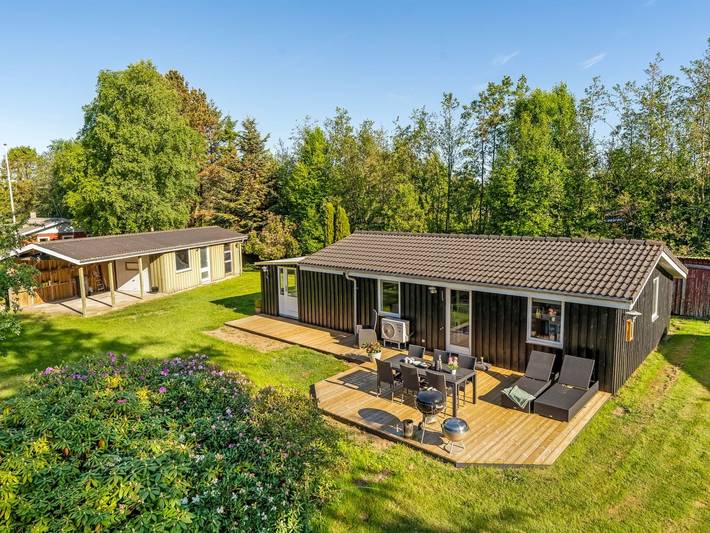 Feriehus for 4 personer, med terrasse i Hou