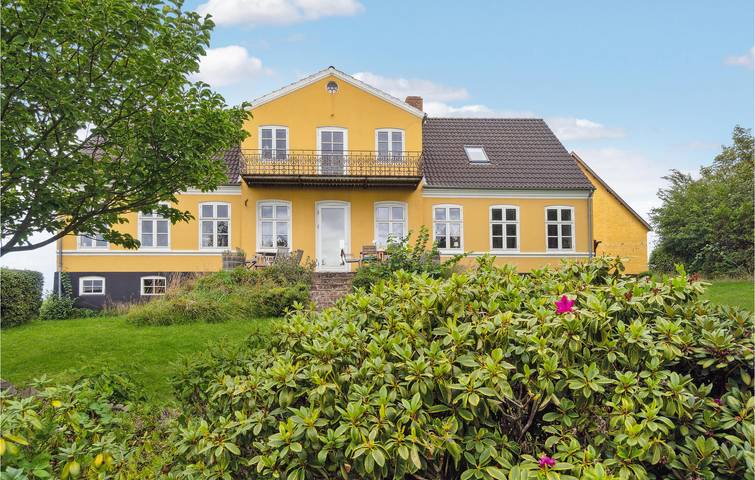 Feriehus for 12 personer med terrasse in Hasle, Bornholm