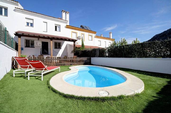 Apartamento para 7 personas, con Terraza y Jardín además de Piscina y Vistas en Montejaque