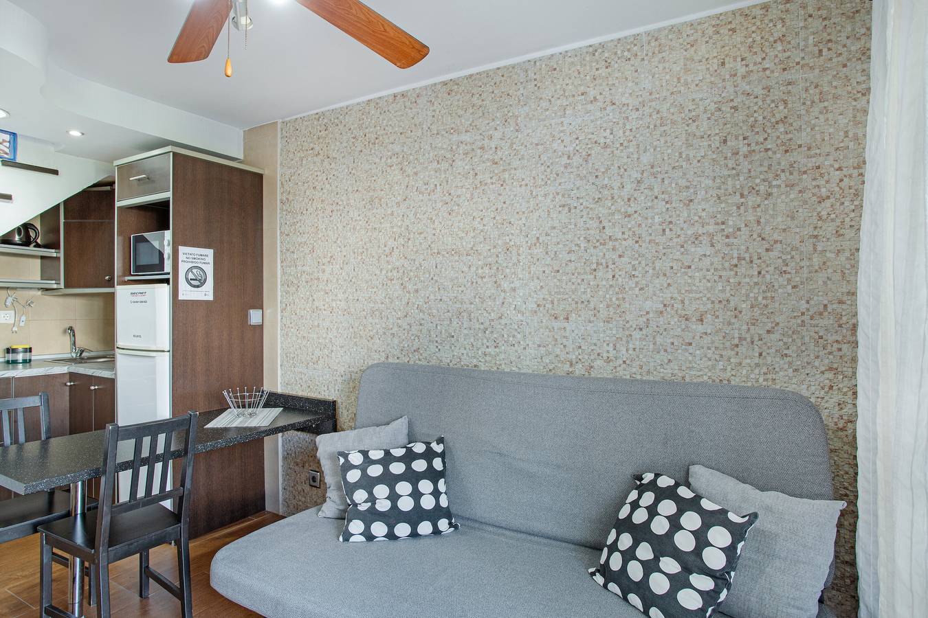 Entire apartment, Vacation Apartment 'Dunaflor Gemelo 3' with Shared Pool, Wi-Fi and Air Conditioning in Campo Internacional, San Bartolomé de Tirajana