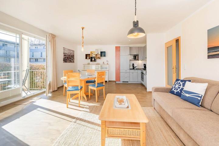 Ganze Wohnung, Ferienwohnung Haus Strandoase 04 - direkt an der Promenade von Heringsdorf in Drei Kaiserbäder, Heringsdorf