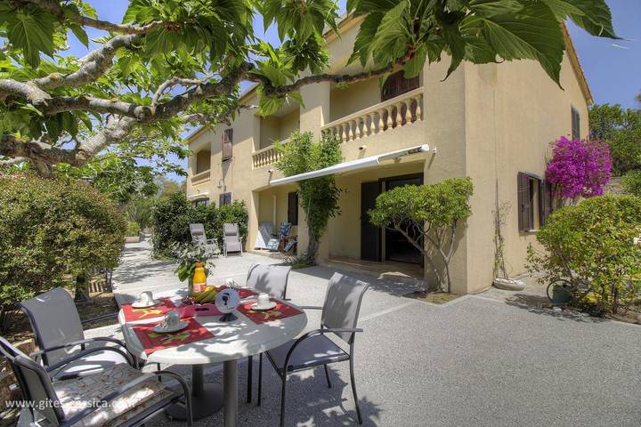 Gîte pour 4 personnes, avec Terrasse ainsi que Jardin et Vue