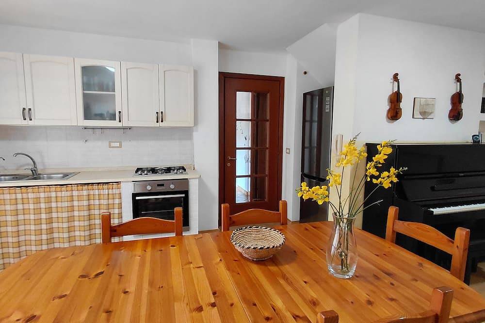 Hel lägenhet, La Rondinara - Two Bedroom Apartment, Sleeps 5 in Olmedo, Nurra
