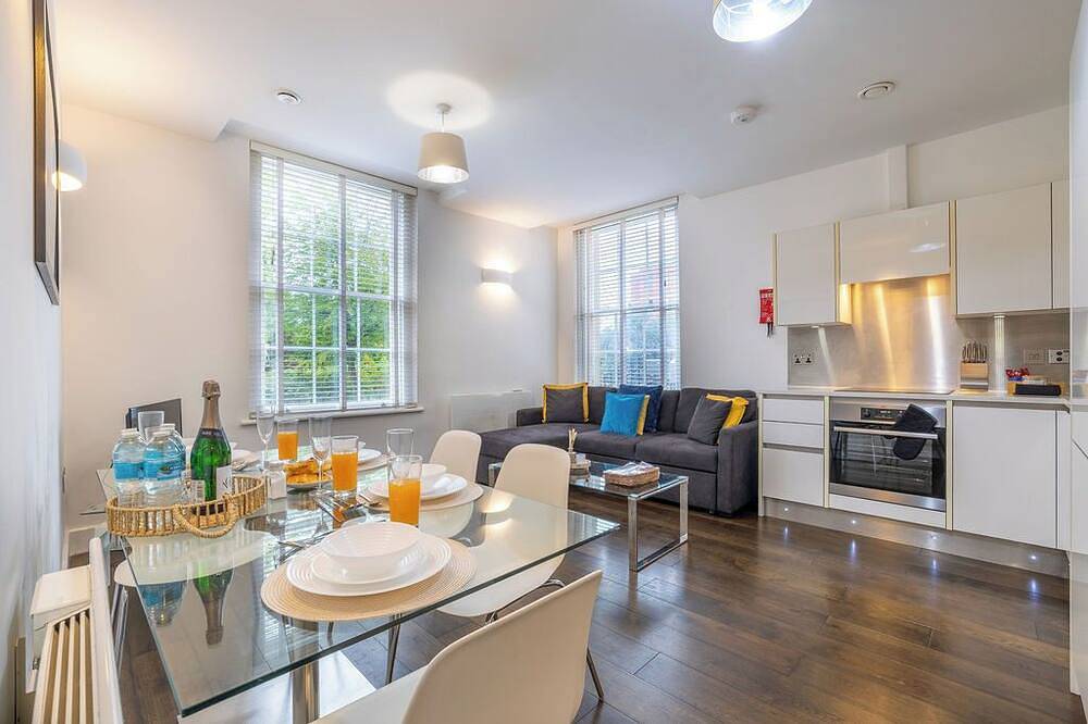 Apartamento entero, Contemporary 3Br | Near City Centre | Free Parking in Reading, Berkshire