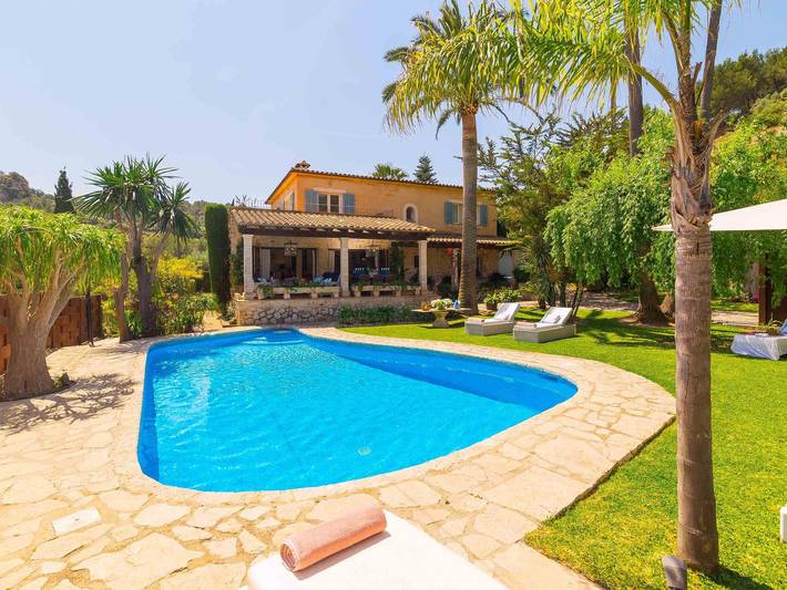 Chalet für 8 Personen, mit Balkon/Terrasse und Garten sowie Pool auf Mallorca