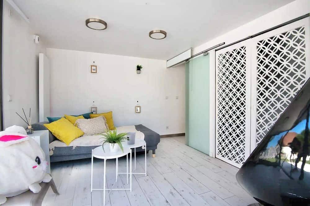 Villa Lille Métropole, near old Lille, golf courses. sleeps 9 & garden in Mons-en-Barœul, Lille region