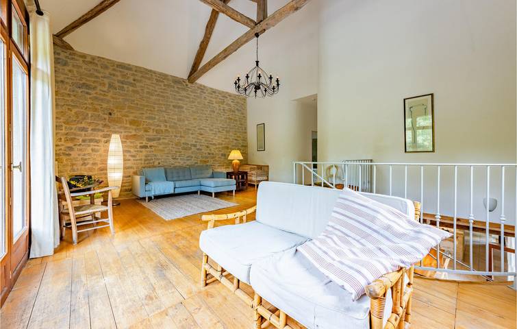 210sqft Apt w / Parking, TV, Piscina e Internet in Caylus, Tarn y Garona