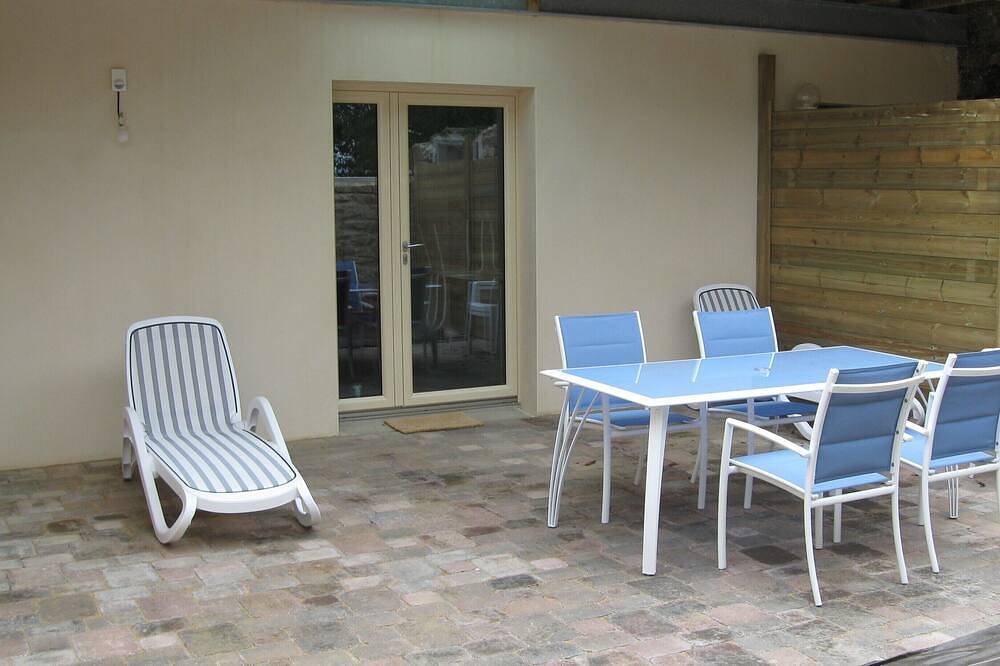 Appartement entier, Appartement de 60m2 ,terrasse,jardin au rdc d'une longère rénovée,internet in Arradon, Côte des Mégalithes