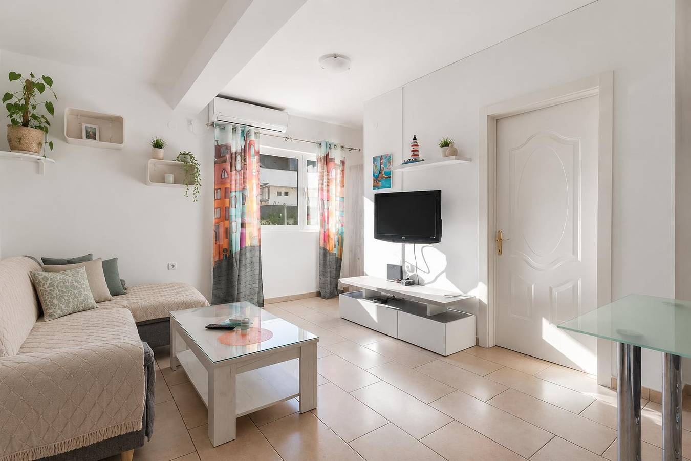 Cały apartament, Modern Seaside Apartment with Balcony - Erika,Donja Lastva in Tivat, Bay of Kotor
