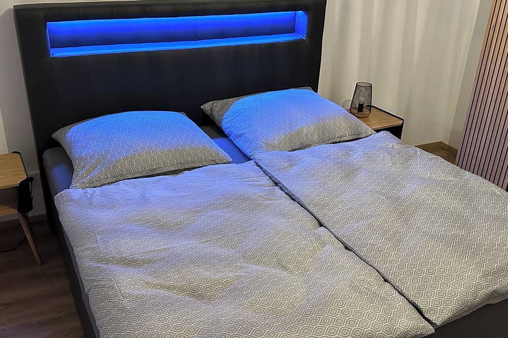Ganze Wohnung, Komplett renovierte, moderne Ferienwohnung mit Wintergarten und Terasse. in Kirn, Landkreis Bad Kreuznach