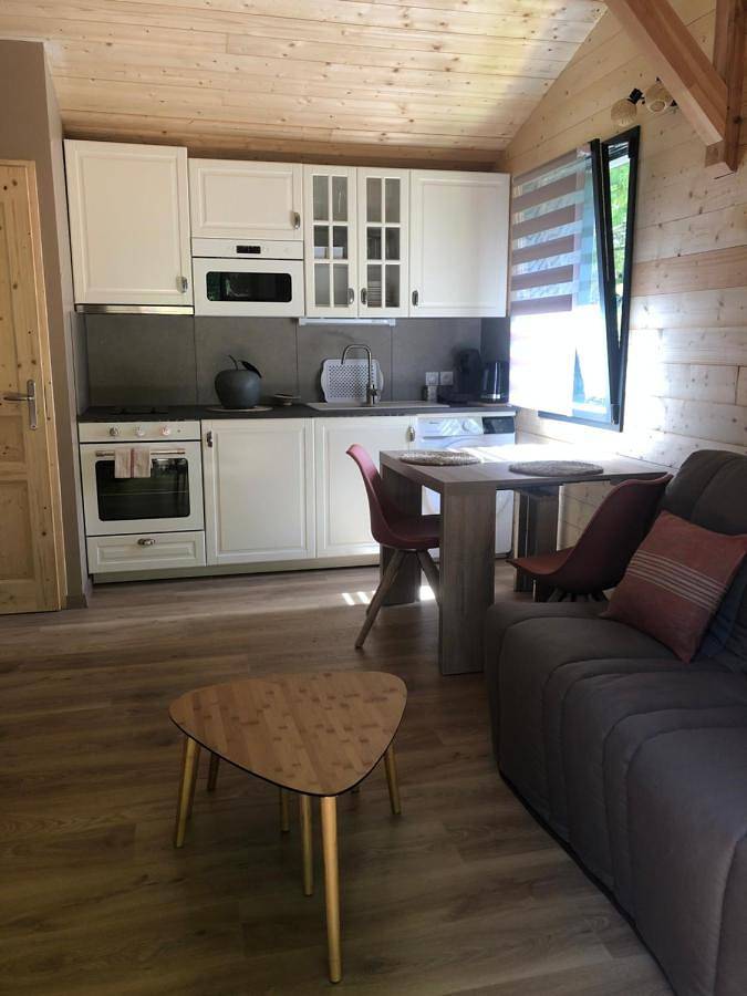 Chalet pour 3 personnes, avec vue ainsi que jardin et piscine