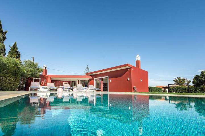 Location de vacances pour 13 personnes, avec balcon et jardin dans Pata De Cima