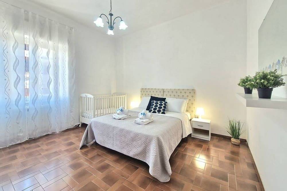 Apartamento entero, [A Few Steps from the Sea]Spacious House & Private Courtyard in Porto Sant'Elpidio, Provincia de Fermo