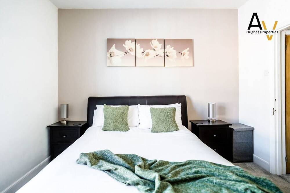 Comfortable 2-Bed House with Garden & Free Parking in Northampton, Northamptonshire