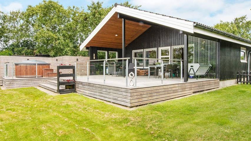 Ferieudlejning for 7 personer, med terrasse i Toftum Bjerge