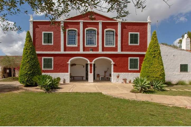 Location de vacances pour 9 personnes, avec jardin ainsi que vue et piscine, adapté aux familles à Ferreries - 2