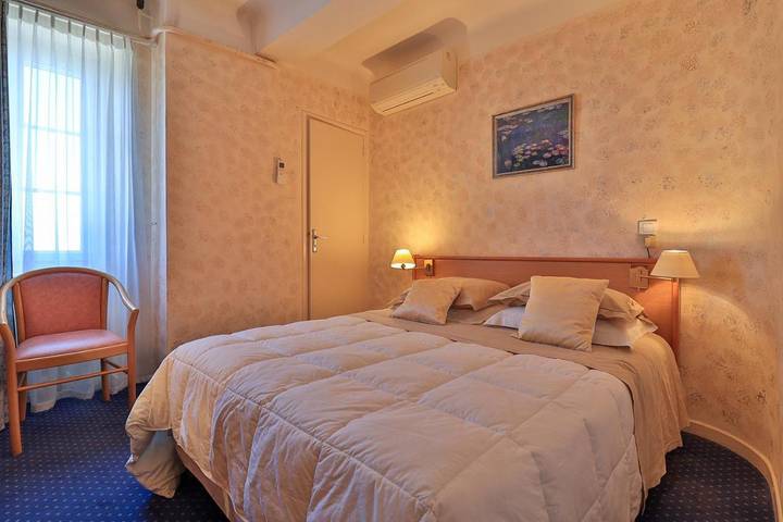 Hôtel pour 3 personnes, avec jardin, animaux acceptés à Saint-Vallier-de-Thiey - 3