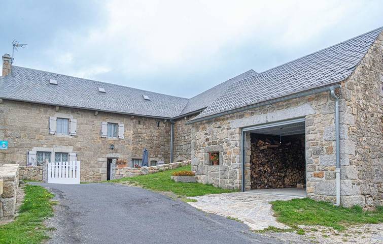 Gîte pour 6 personnes, avec Jardin dans Arzenc-d'Apcher