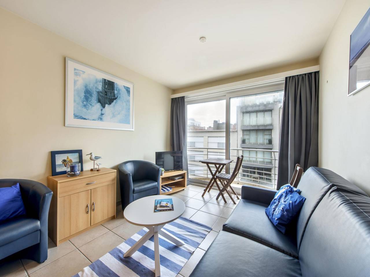 Nicely equipped studio right on the beach in Koksijde-Bad, Koksijde