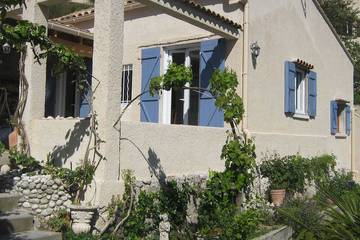 Location de vacances pour 6 personnes, avec jardin et terrasse à Le Rove